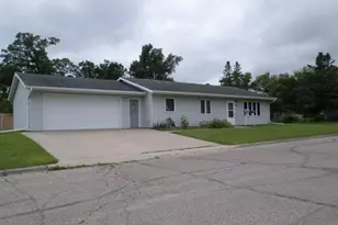 202 Kendall Ave S, Thief River Falls, MN 56701 - Photo 1