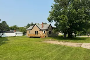 301 W Garfield Ave, Mahnomen, MN 56557 - Photo 4