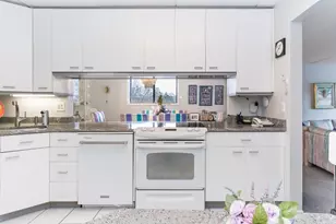 10411 Cedar Lake Rd, Minnetonka, MN 55305 - Photo 14