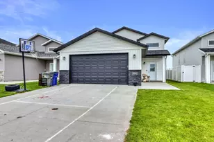 3041 33rd Ave S, Moorhead, MN 56560 - Photo 1