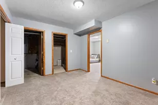 707 26th St SW, Austin, MN 55912 - Photo 26