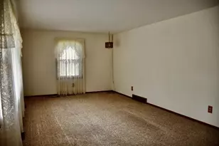 722 Kendall Ave S, Thief River Falls, MN 56701 - Photo 10