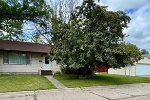 722 Kendall Ave S, Thief River Falls, MN 56701 - Photo 1