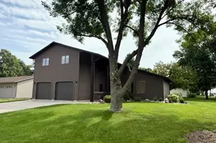 517 Sunrise Blvd, Redwood Falls, MN 56283 - Photo 1