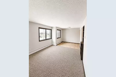 761 S 9th Street #5, Bird Island, MN 55310 - Photo 4
