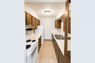 761 S 9th Street #5, Bird Island, MN 55310 - Photo 2