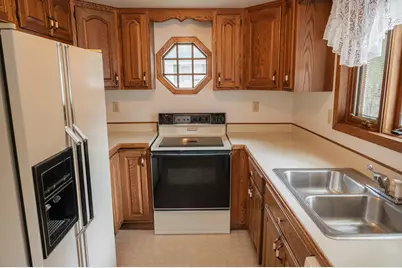 223 W 10th Street, Fairmont, MN 56031 - Photo 4