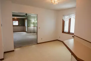 223 W 10th St, Fairmont, MN 56031 - Photo 8