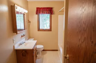223 W 10th St, Fairmont, MN 56031 - Photo 22