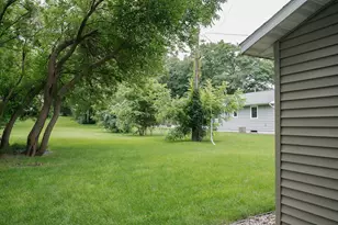 223 W 10th St, Fairmont, MN 56031 - Photo 34