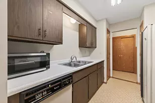 2220 Midland Grove Rd, Roseville, MN 55113 - Photo 10
