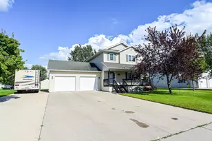 1202 Somerset Dr, Thief River Falls, MN 56701 - Photo 1