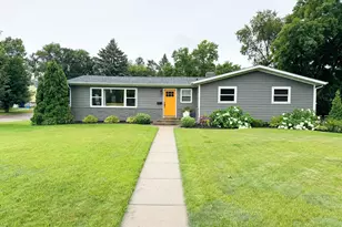 526 E Bancroft Ave, Fergus Falls, MN 56537 - Photo 1