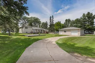 515 3rd Ave SE, Milaca, MN 56353 - Photo 1