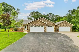 3220 S Vine St, Cambridge, MN 55008 - Photo 1