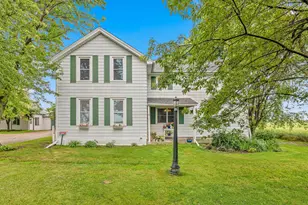 927 140th St, Roberts, WI 54023 - Photo 1