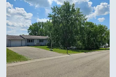 200 10th Avenue SE, Pelican Rapids, MN 56572 - Photo 1