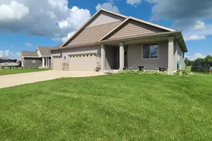 1302 18th Dr NE, Austin, MN 55912 - Photo 1