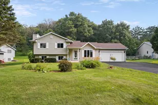 90 W Wood Rdg Dr, Troy Township, WI 54022 - Photo 1