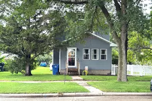 406 2nd St SE, Barnesville, MN 56514 - Photo 1