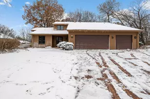 5515 Yorktown Ln N, Plymouth, MN 55442 - Photo 2