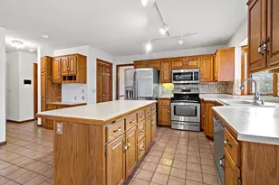 5515 Yorktown Ln N, Plymouth, MN 55442 - Photo 14