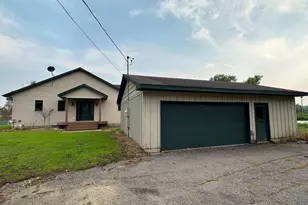 921 Lillian St, Waterville, MN 56096 - Photo 2