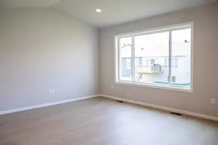 6715 Meadow View Dr S, Fargo, ND 58104 - Photo 14