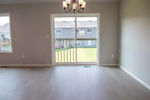 6715 Meadow View Dr S, Fargo, ND 58104 - Photo 12