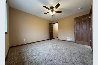 1560 Gray Fox Drive NE, Owatonna, MN 55060 - Photo 4