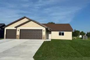 1560 Gray Fox Dr NE, Owatonna, MN 55060 - Photo 2