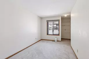 1252 Trailwood S, Hopkins, MN 55343 - Photo 14