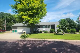 112 Lynn St, Sherburn, MN 56171 - Photo 1