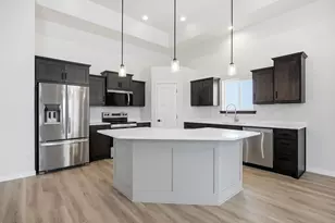 7405 Claire Dr S, Fargo, ND 58104 - Photo 16