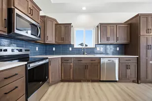 7494 Eagle Pointe Dr S, Fargo, ND 58104 - Photo 8