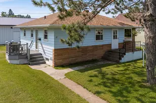 27 10th St NW, Chisholm, MN 55719 - Photo 1