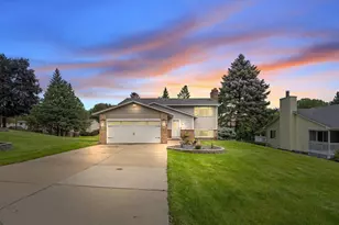 7504 Upper 24th St N, Oakdale, MN 55128 - Photo 1