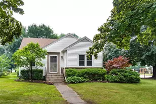 302 N Walnut St, La Crescent, MN 55947 - Photo 1