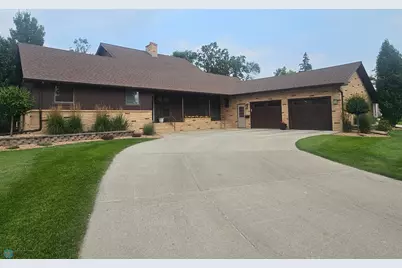 1615 4th Street N, Wahpeton,  58075 - Photo 1