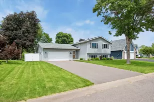 5533 Golfview Ln N, Oakdale, MN 55128 - Photo 1