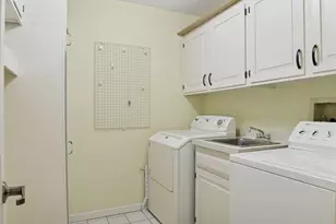 1201 Yale Pl, Minneapolis, MN 55403 - Photo 32