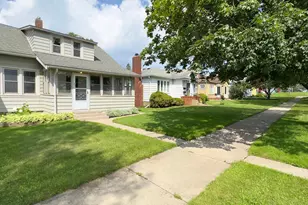 817 Harrison St, Eveleth, MN 55734 - Photo 1