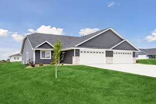 611 Field Point St, Roberts, WI 54023 - Photo 1