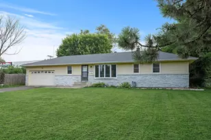 1116 Roselawn Ave W, Roseville, MN 55113 - Photo 1