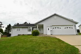 904 Marie Ln, Zumbrota, MN 55992 - Photo 2