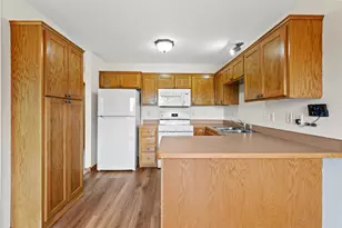 435 Garfield St, Dresser, WI 54009 - Photo 6