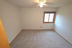 3487 York Dr, Woodbury, MN 55125 - Photo 4