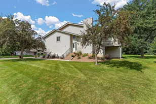 3487 York Dr, Woodbury, MN 55125 - Photo 32