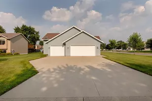 704 Pleasant View Ln, Litchfield, MN 55355 - Photo 4