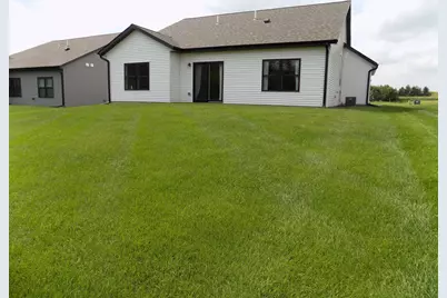 510 Kodiak Drive NW, Stewartville, MN 55976 - Photo 4